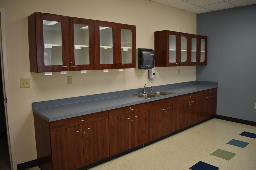 More Photos Of 8084 Rivers Ave, North Charleston Medical For Lease