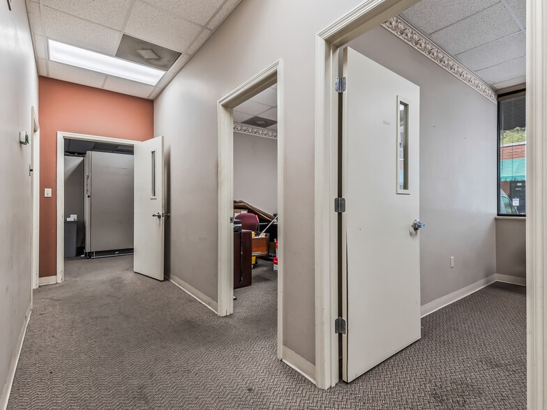 More Photos Of 2016 N Point Blvd, Tallahassee Office For Sale