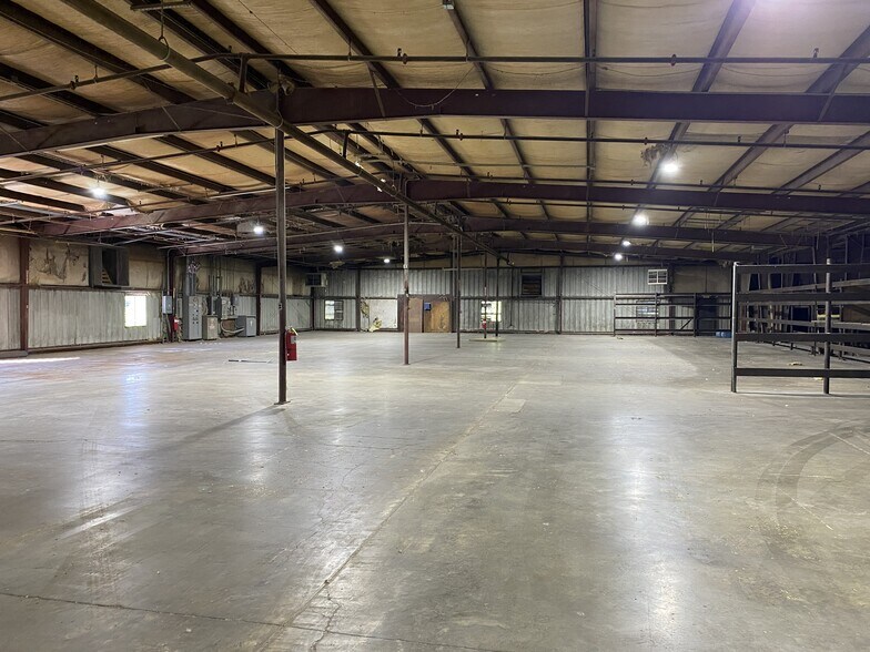 More Photos Of 114 Old Runway Rd, Tupelo Warehouse For Lease