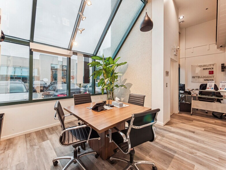 More Photos Of 175 W Beaver Creek Rd, Richmond Hill Light Distribution For Sale