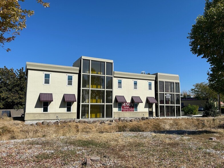 More Photos Of 650 E Fairview Ave, Meridian Storefront Retail Office For Sale