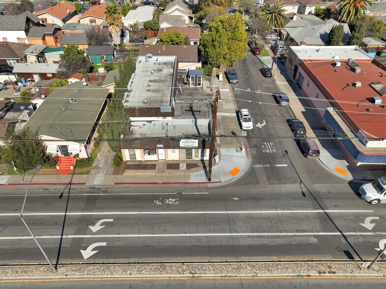 More Photos Of 2127 Middlefield Rd, Redwood City Industrial For Sale