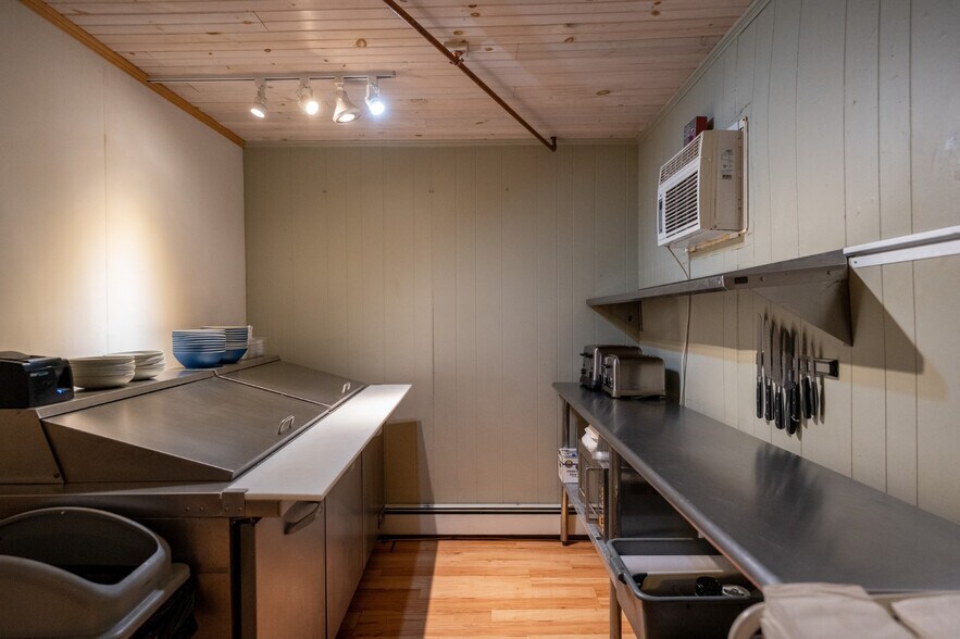 More Photos Of 53470 NY-30 Hwy, Roxbury Flex For Sale