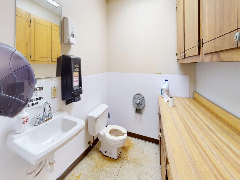 More Photos Of 103 Red Bridge Rd, De Queen Warehouse For Sale
