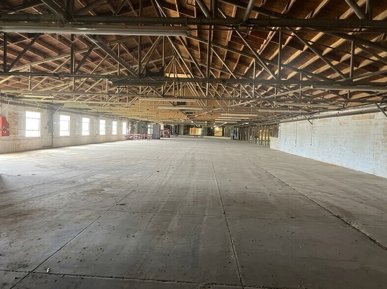More Photos Of 440 Frankston St, Jacksonville Warehouse For Sale