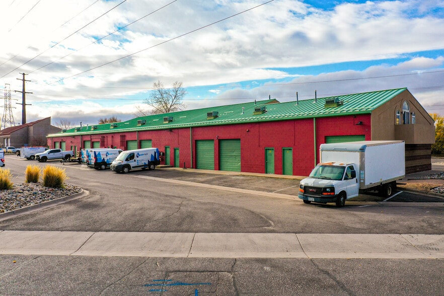 More Photos Of 4719 S Santa Fe Cir, Englewood Unknown For Lease