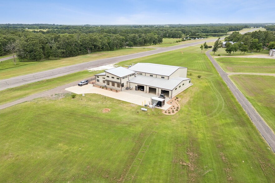 More Photos Of 863 VZ County Road 1508, Van Airplane Hangar For Sale