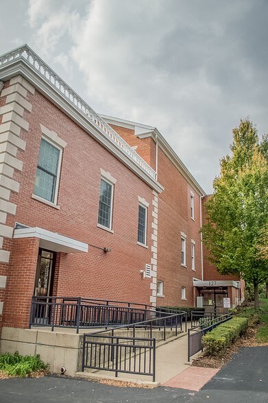 More Photos Of 127 S First St, Geneva Office Residential For Lease