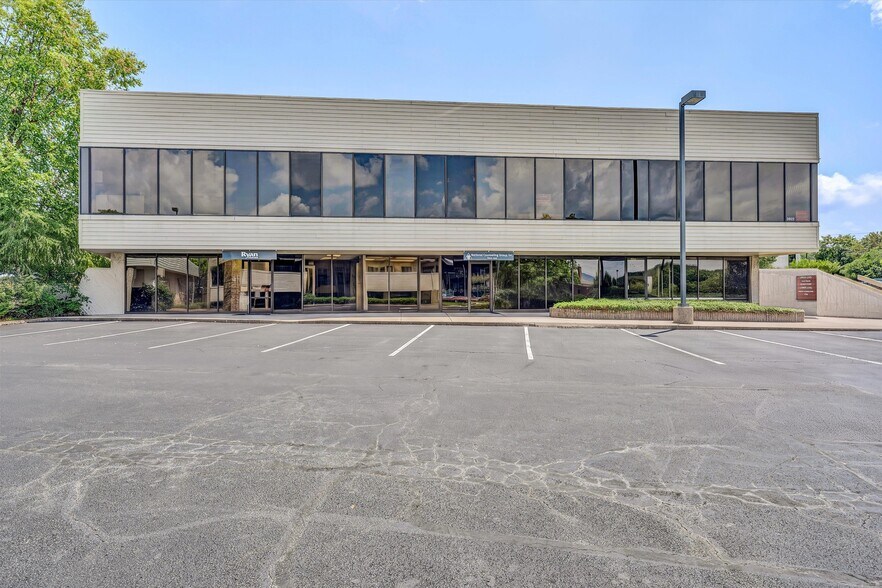 Primary Photo Of 3922 Electric Rd, Roanoke Office For Lease