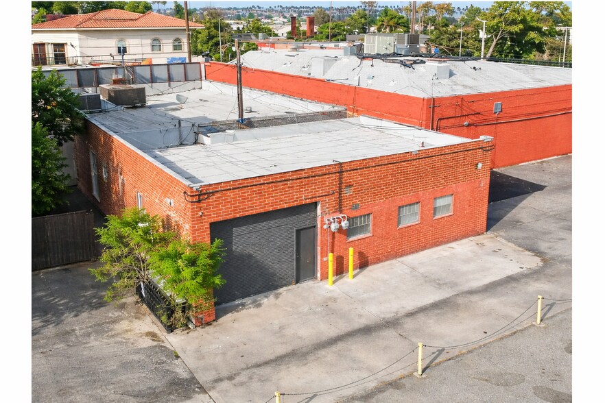 More Photos Of 2604 W 54th St, Los Angeles Storefront Retail Office For Sale