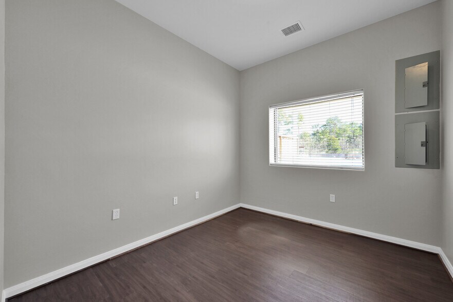 More Photos Of 15513 Capitol Hill Rd, Montgomery Service For Sale