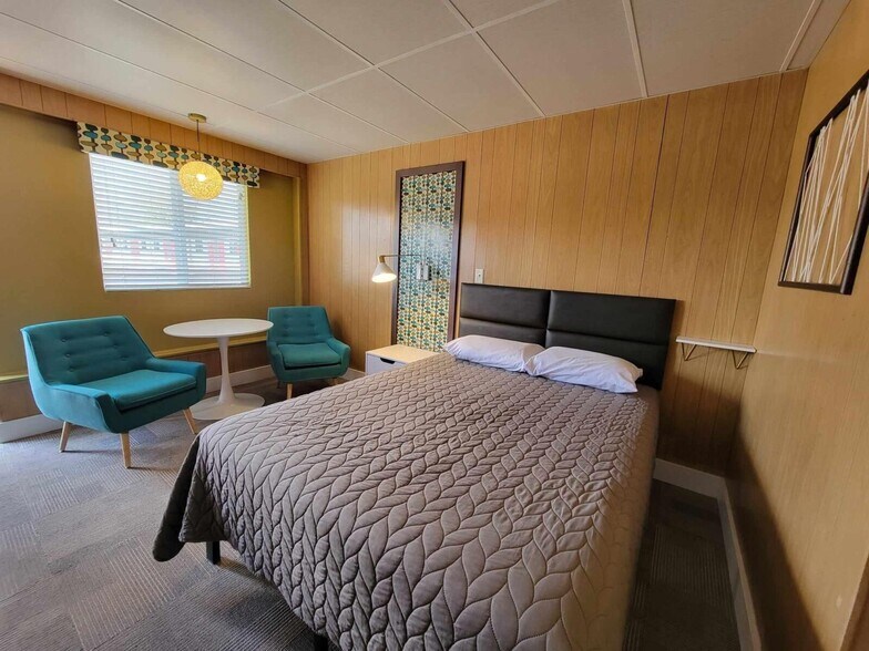 More Photos Of 1313 W Cherry St, Vermillion Hotel For Sale