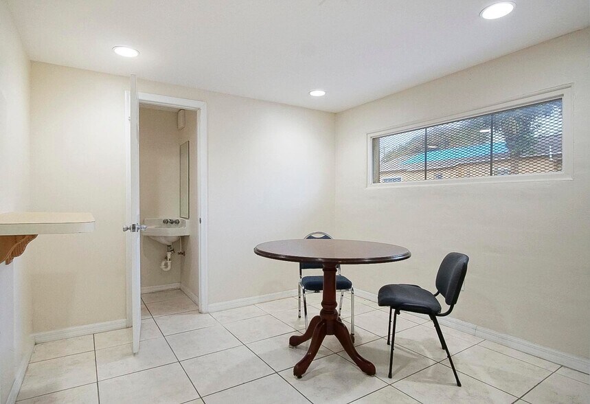 More Photos Of 706 N 7th St, Fort Pierce Office For Sale