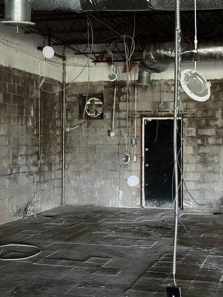More Photos Of 20500 Miles Pky, Warrensville Heights Warehouse For Sale