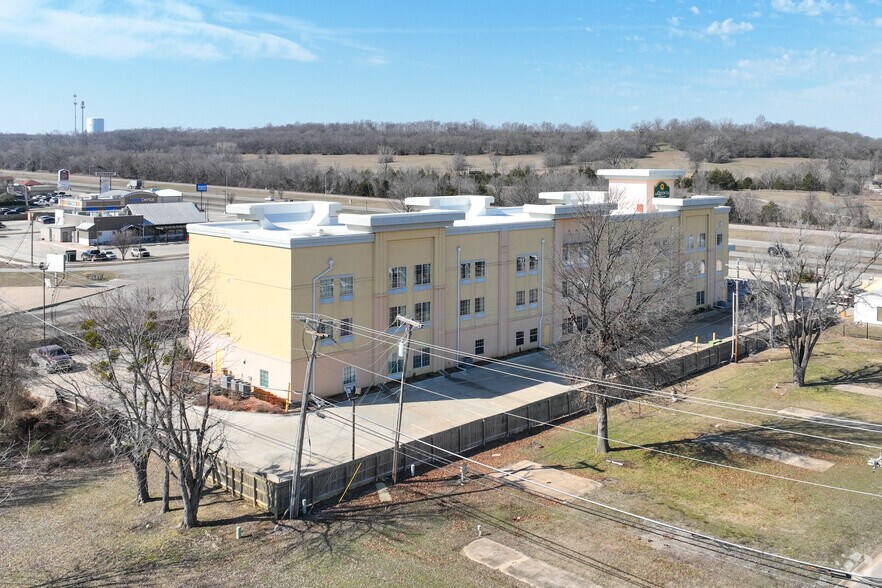 Primary Photo Of 774 S Lynn Riggs Blvd, Claremore Hotel For Sale