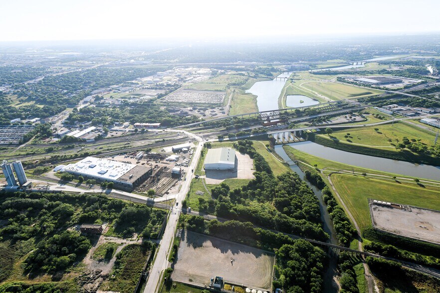 More Photos Of 1100 NE 23rd St, Fort Worth Warehouse For Lease