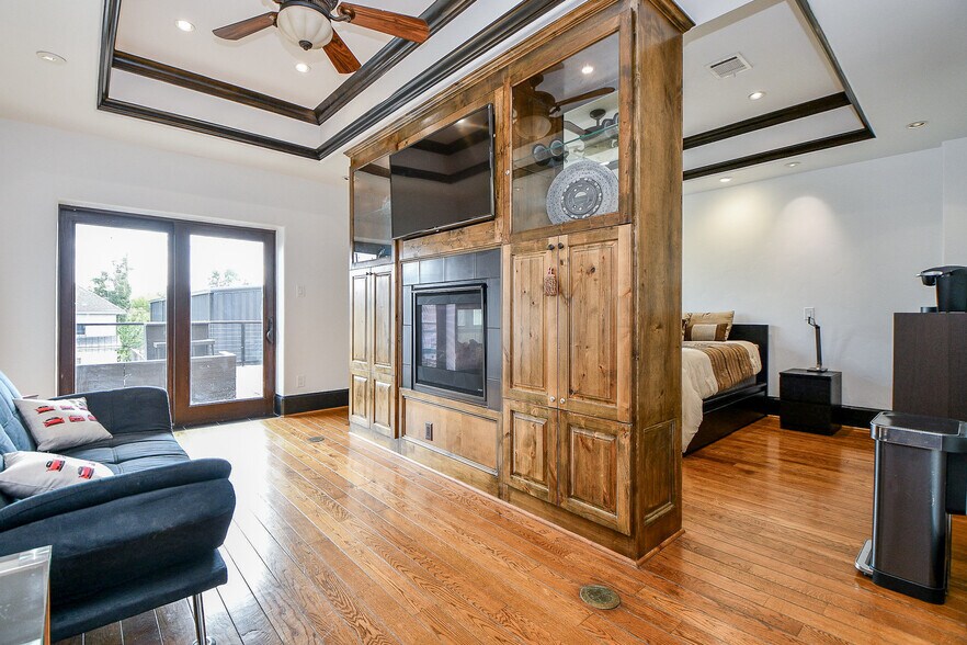 More Photos Of 4119 Allen St, Houston Office For Sale