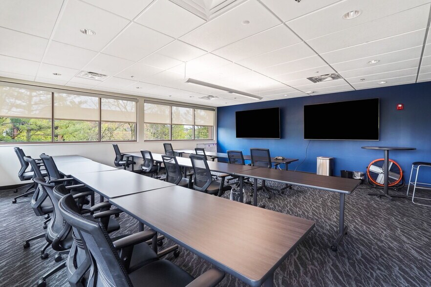 More Photos Of 350 W Wilson Bridge Rd, Worthington Medical For Lease