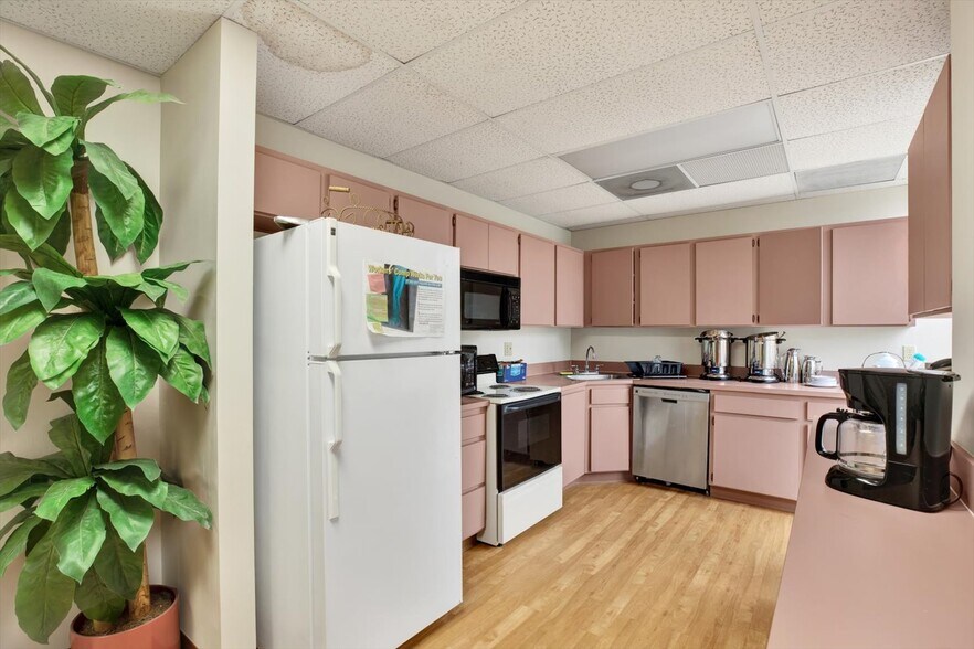 More Photos Of 13153 N Dale Mabry Hwy, Tampa Office For Sale