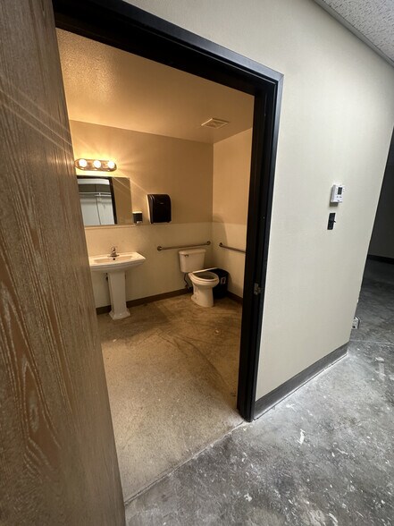 More Photos Of 2001 Hawkins Circle, Los Angeles Warehouse For Lease