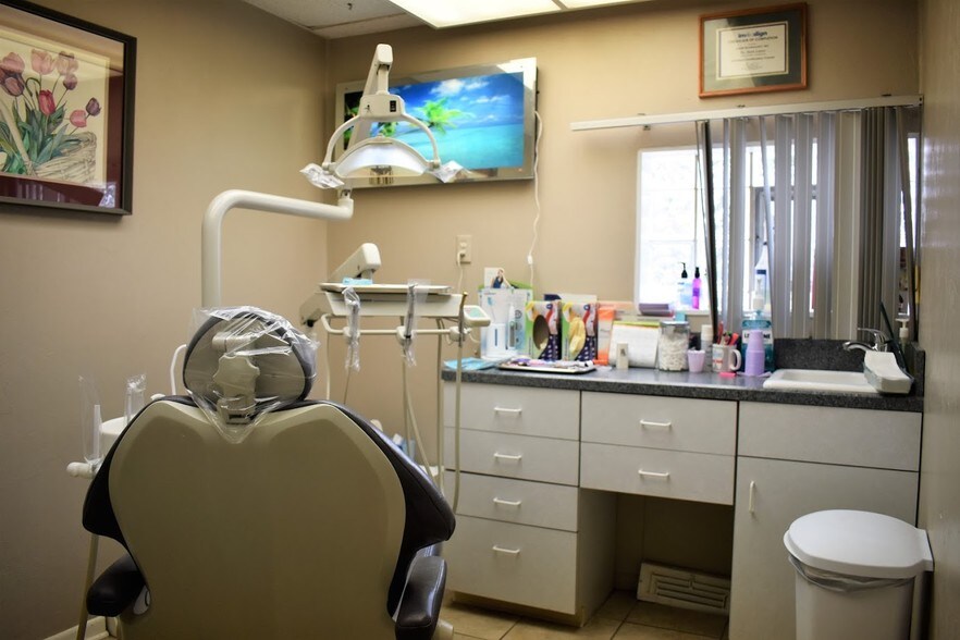 More Photos Of 5576 Mayfield Rd, Cleveland Freestanding For Sale