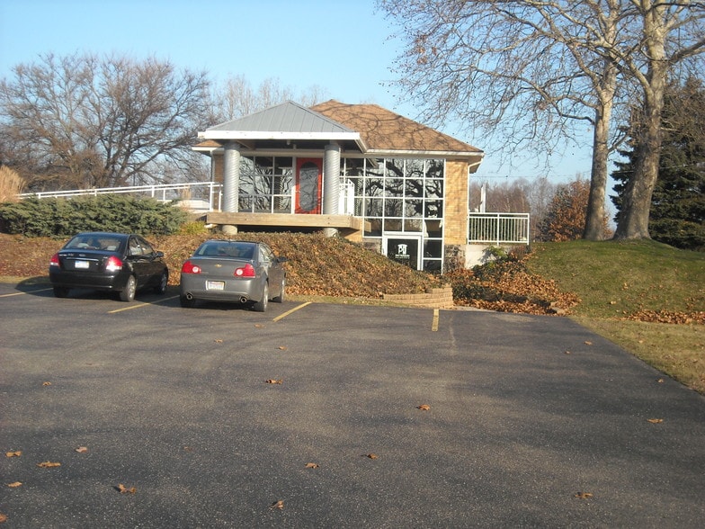More Photos Of 4200 S 9th St, Kalamazoo Office Residential For Lease