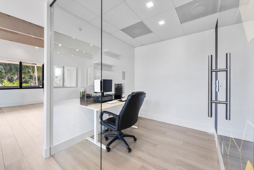More Photos Of 3595 Sheridan St, Hollywood Coworking Space