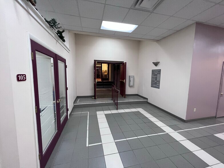 More Photos Of 109 W Main St, Somerset General Retail For Sale