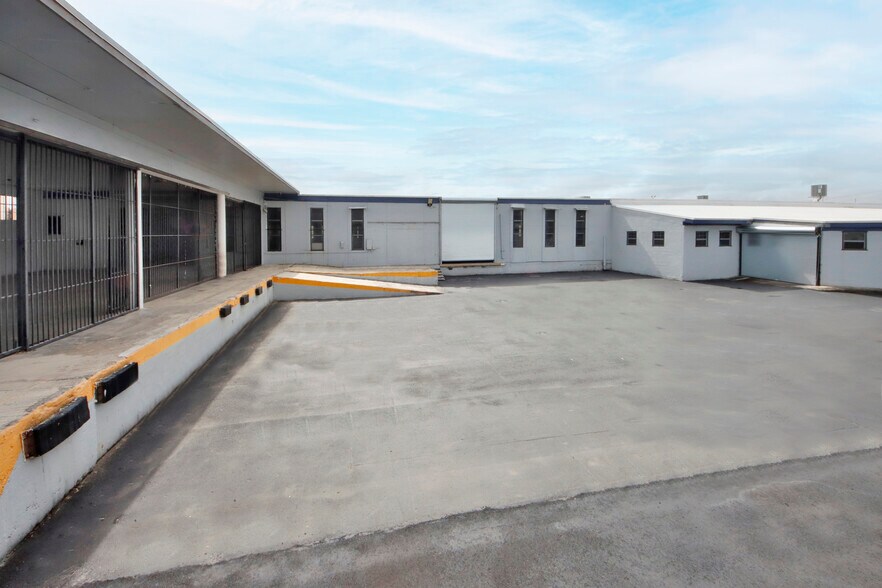 More Photos Of 6721 NW 36th Ave, Miami Distribution For Sale