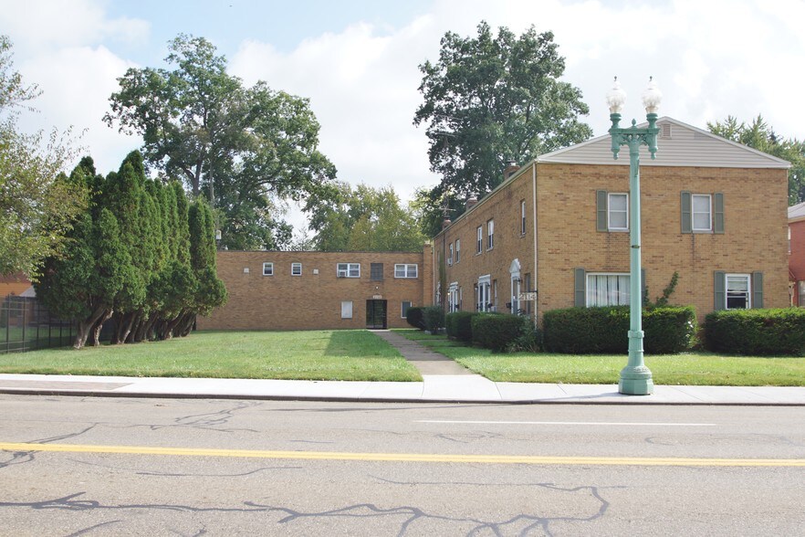 More Photos Of 2114 Market Ave N, Canton Apartments For Sale