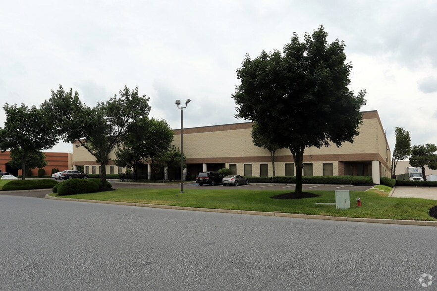 More Photos Of 15 Twinbridge Dr, Pennsauken Warehouse For Lease