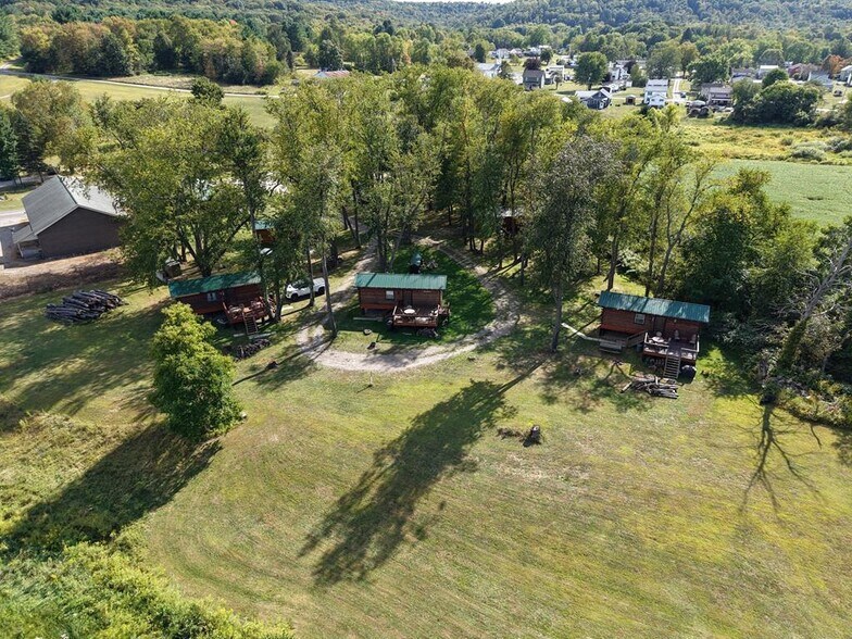 Primary Photo Of 606 Oak Ridge rd, Oak Ridge Hospitality For Sale