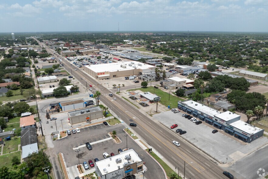 More Photos Of 606 E King Ave, Kingsville Storefront Retail Office For Sale