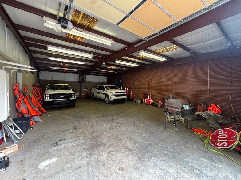 More Photos Of 130 Elk St, Lexington Manufacturing For Lease