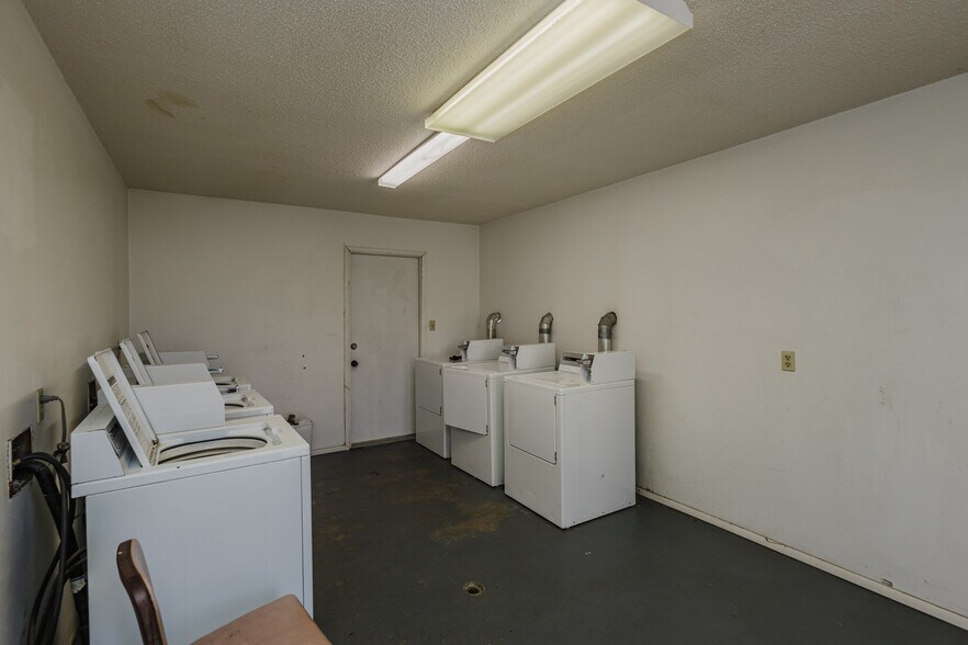 More Photos Of 401 E Avenue A, Hutchinson Apartments For Sale