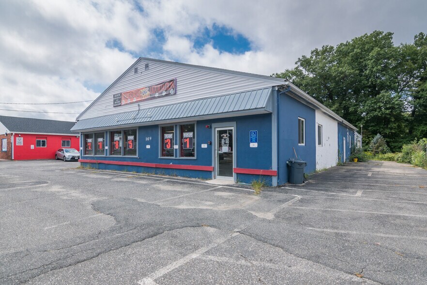 Primary Photo Of 167-169 Shaker Rd, East Longmeadow Veterinarian Kennel For Lease