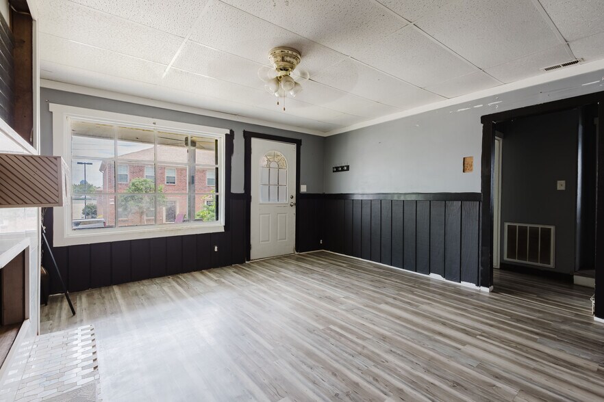 More Photos Of , Lexington Specialty For Sale