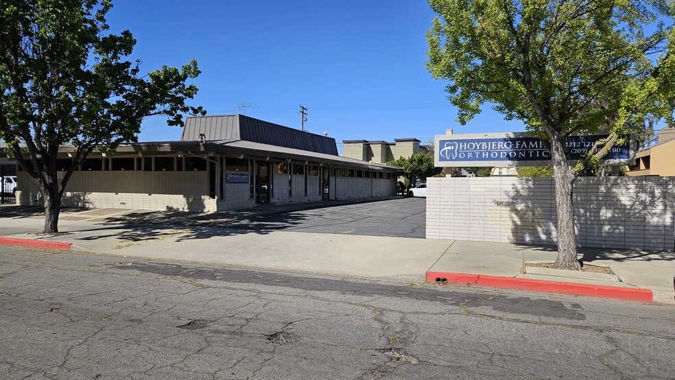 Primary Photo Of 1212-1214 12th St, Modesto Medical For Sale