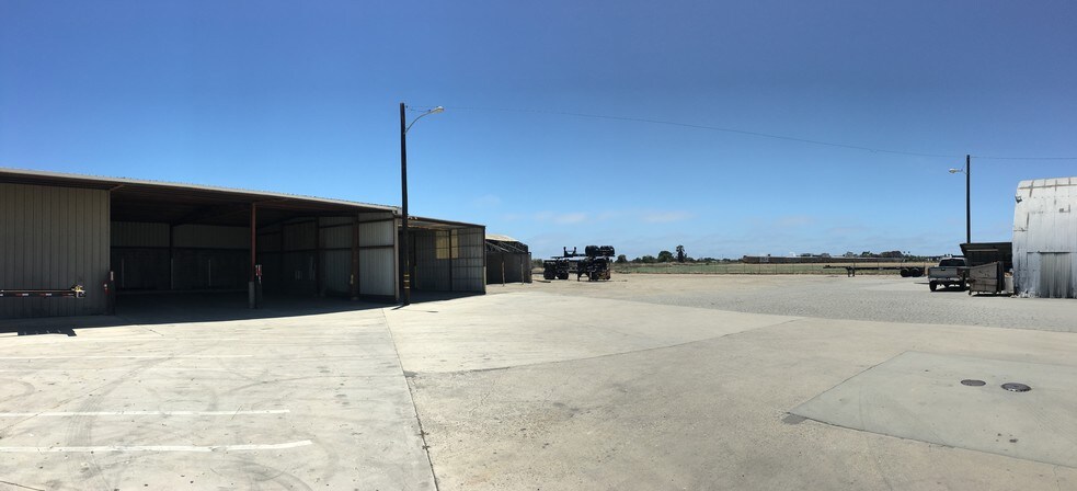 More Photos Of 320 E Hueneme Rd, Oxnard Warehouse For Sale
