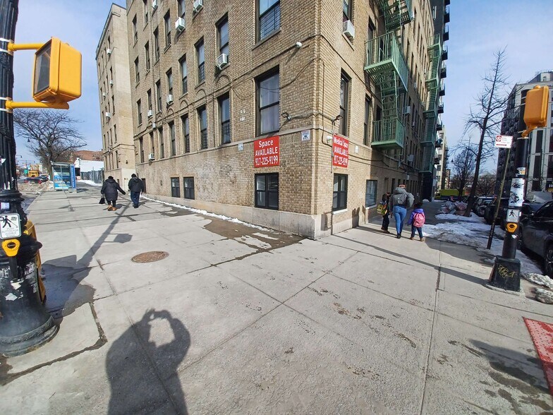 Primary Photo Of 2080-2090 Grand Concourse, Bronx Apartments For Lease