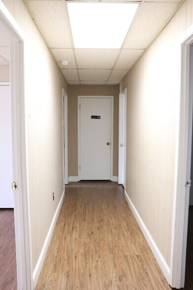 More Photos Of 400 Chestnut St NW, Hartselle Office For Sale