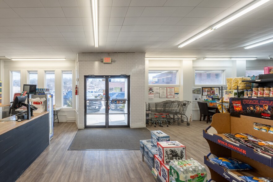 More Photos Of 205 Main St, Louisville Storefront For Sale