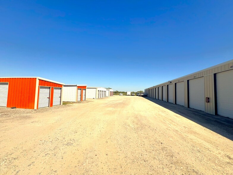 Primary Photo Of 8109 US Highway 77, Sinton Self Storage For Sale