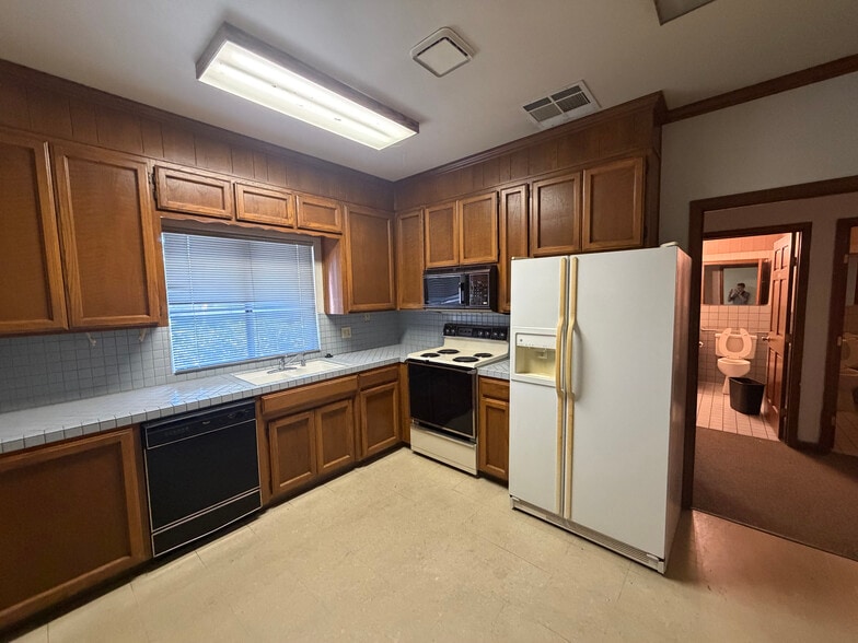 More Photos Of 7811 Kelley Dr, Stockton Office For Sale