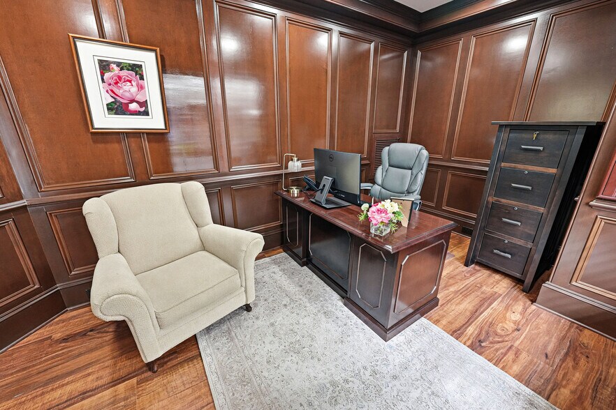 More Photos Of 207 Queen Elizabeth Ave, Manteo Storefront Retail Residential For Sale