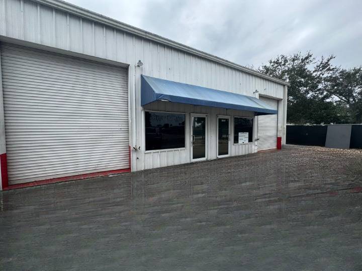 More Photos Of 656-664 SW Carter Ave, Port Saint Lucie Warehouse For Sale