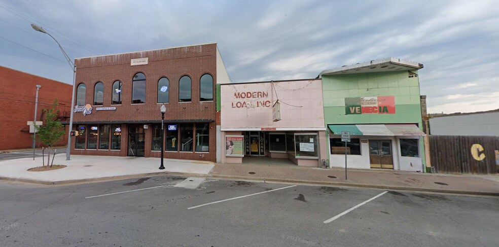 More Photos Of 125 W Main St, Ardmore Storefront For Lease