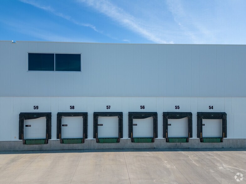 More Photos Of 1625 100 Ave NE, Calgary Industrial For Lease