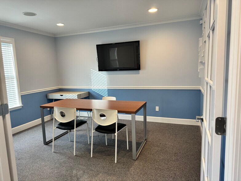 More Photos Of 4010 W Walton Blvd, Waterford Medical For Sale