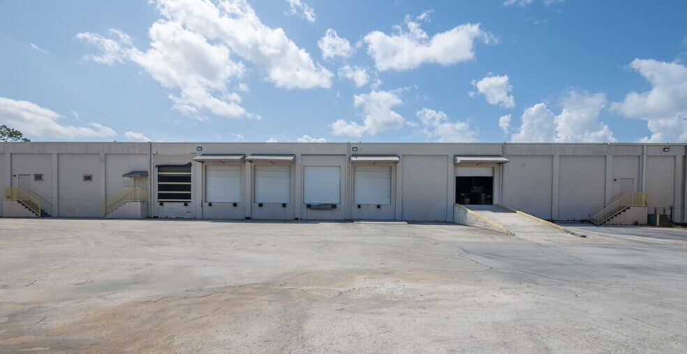 More Photos Of 3028 Mercury Rd, Jacksonville Warehouse For Lease